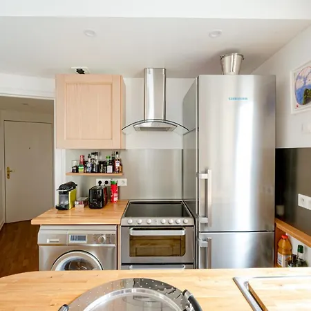 Charming Studio Renovated In The Marais